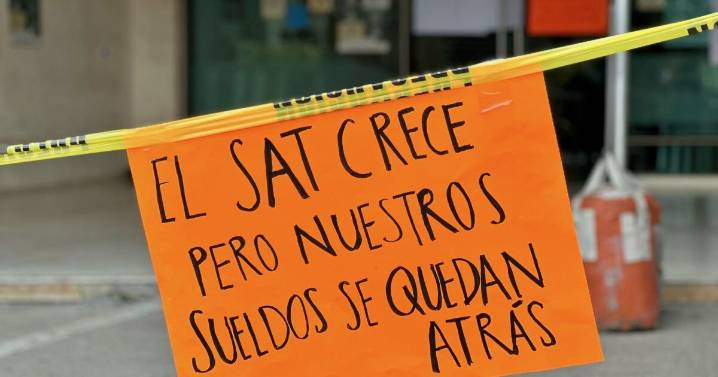 Estos son los 8 puntos que piden empleados al SAT para levantar la protesta de brazos caídos