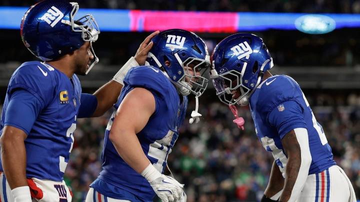 Cameron Skattebo logra tres anotaciones y Gigantes vencen a las Águilas de Filadelfia