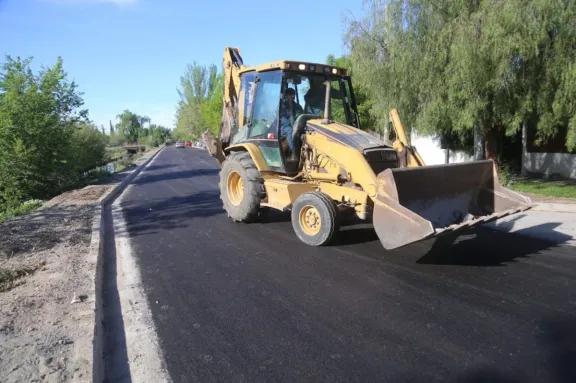 Avanzan las obras de cloacas y muros de contención para 110 familias en Auka Mawida