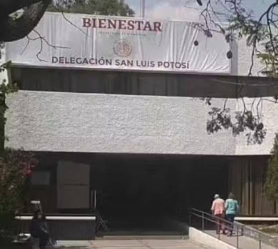 Sujetos irrumpen en oficinas del Bienestar en SLP y causan destrozos