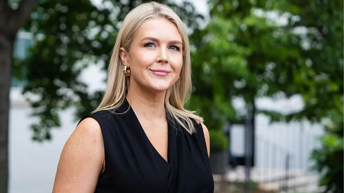 ‘Eww, Put on a Bra’: Karoline Leavitt’s Tight Dress During Work Trip with Trump Has Fashion Critics Zooming In on What’s Hanging