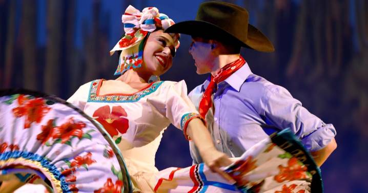 Son un relámpago al zapatear y ponen en alto la cultura mexicana