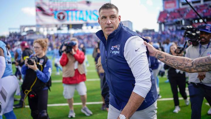 Mike Vrabel chants take over Nissan Stadium after Titans demolition