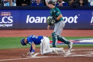 Blue Jays right-fielder Nathan Lukes leaves ALCS Game 1 after taking pitch off knee – Winnipeg Free Press