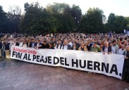 Miles de personas piden en las calles la supresión del peaje del Huerna