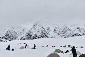 One hiker dead, hundreds rescued after heavy snowfall in China