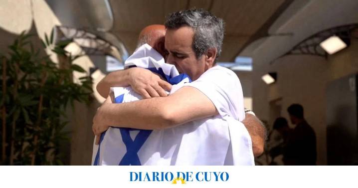 Torturas, hambre y aislamiento, alguno de los estremecedores testimonios de los rehenes israelíes liberados