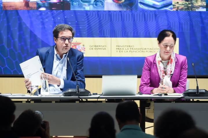 Oscar López releva a la responsable de los funcionarios y pone a Consuelo Sánchez al frente de Función Pública