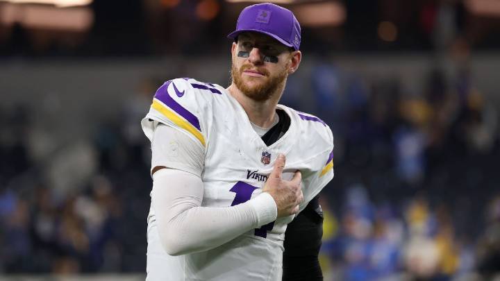 Vikings' Carson Wentz: Wanted to stay in TNF game despite pain