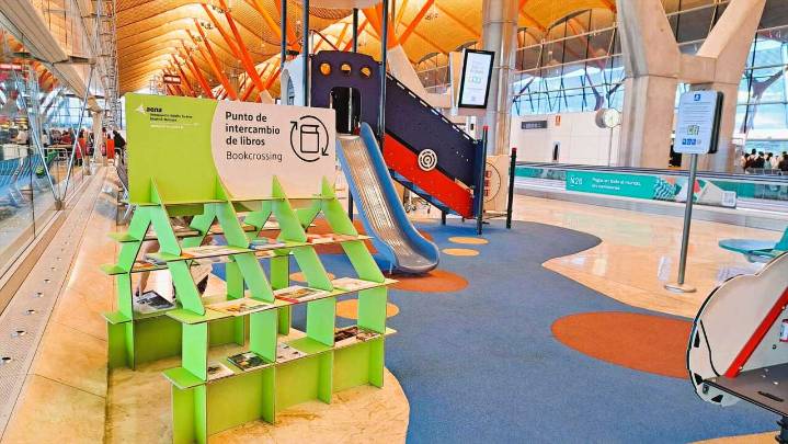 Lecturas en avión: Barajas lanza puntos de intercambio de libros en todo el Aeropuerto