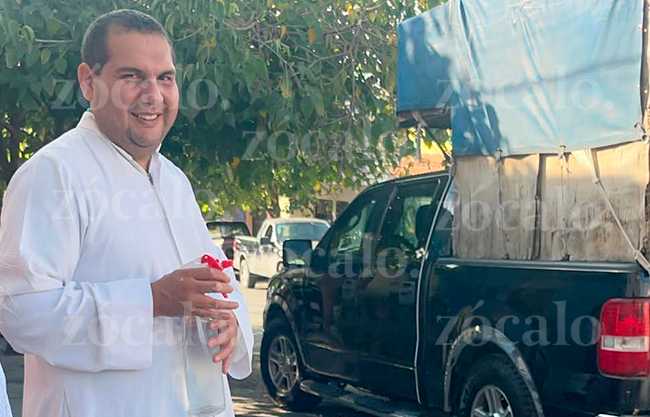 Denuncian a sacerdote por presuntamente tomar fotos a niños y acosar a una madre de familia