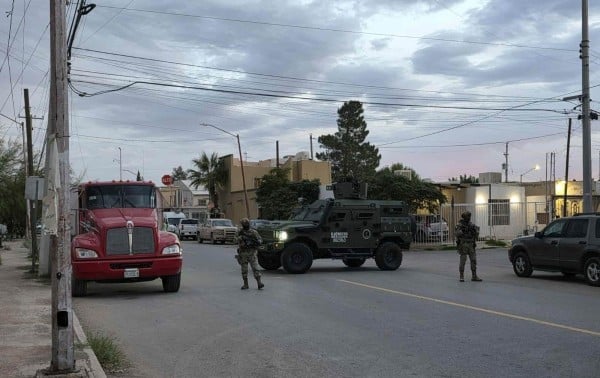 Video.- Nadie entra ni sale en Jardines del Lago por cateo militar y de FGR