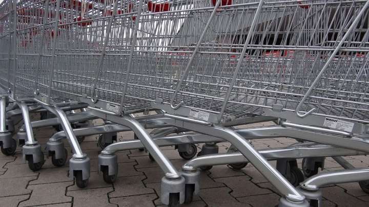 Mujer hallada en carrito de supermercado en El Carmen murió por estrangulamiento