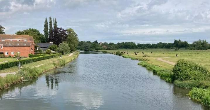 Beautiful riverside walk perfect for autumn that begins with a pub