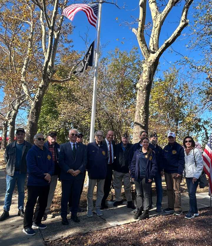 Staten Island veterans memorial gets new flagpole honoring WWII service members