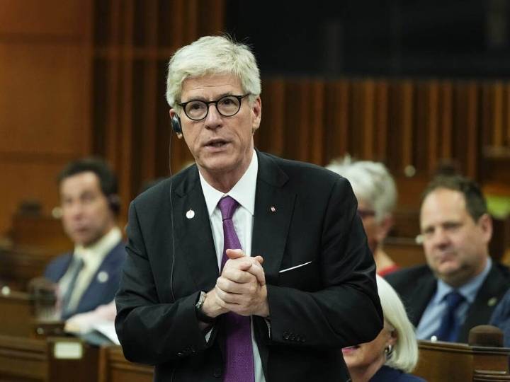 Repealing tanker ban a ‘hypothetical question’ for now: Hodgson