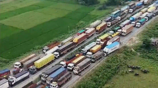 Massive traffic jam on national highway; vehicles stuck for four days, passengers in agony