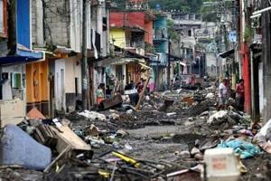 Flood-hit Mexican town digs out debris, fearing disease outbreaks