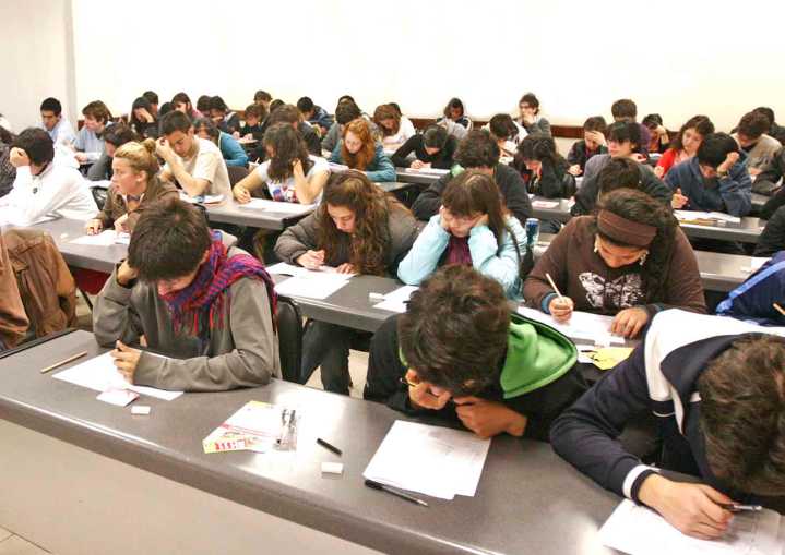 Biobío: 2.450 estudiantes menores de 18 años se inscribieron para dar exámenes libres en 2025