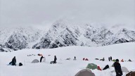 Rescatan a cientos de excursionistas en el Everest tras feroz tormenta que los sorprendió en la mejor época para escalar