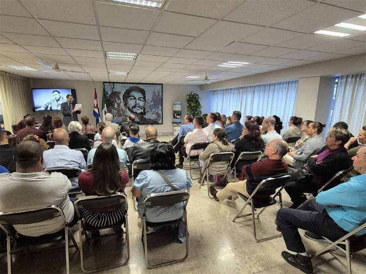 Embajada de Cuba en México honra al Che Guevara
