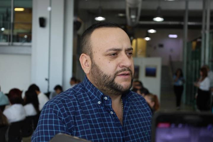 “Terribles deficiencias de la falsa Dinamarca”; Arturo Medina condena muerte de mujer al exterior del IMSS en Parral por falta de atención