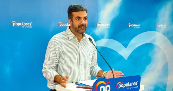 Crisis interna en el PP de Loja: dimite el alcalde y senador Joaquín Camacho tras 14 años de mandato