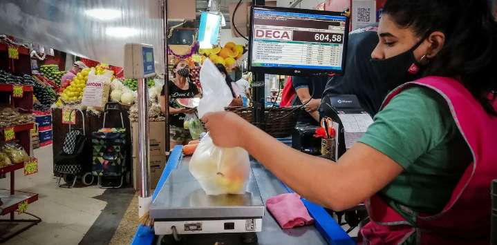 Cuánto gana un empleado de comercio en noviembre de 2025: las escalas salariales por categoría