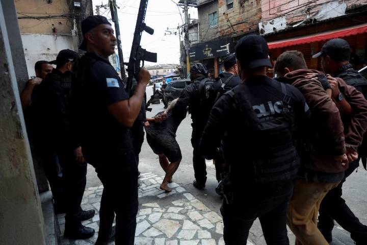 Río de Janeiro, en guerra: más de 60 muertos en la mayor operación de la historia contra el narcotráfico