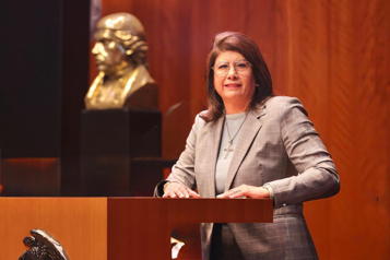 Entrega Mariela Gutiérrez al Senado su Primer Informe de Actividades Legislativas