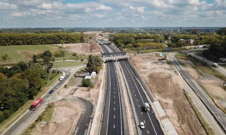 El Gobierno recibió 7 ofertas para privatizar la “Ruta del Mercosur”: los interesados y qué dijo Caputo desde EEUU