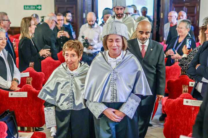 Rosa María Blasco, investida Doctora Honoris Causa por la Universidad de Granada