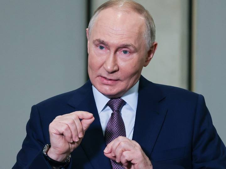 Putin slams U.S. sanctions as ’unfriendly,’ EU adds more