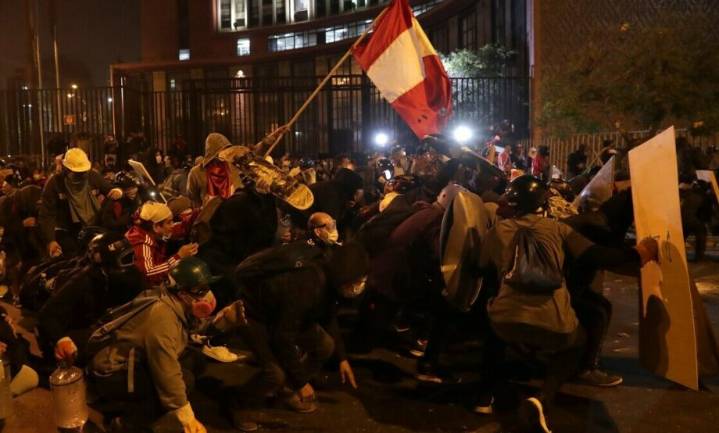 Protestas en Perú dejan una persona muerta