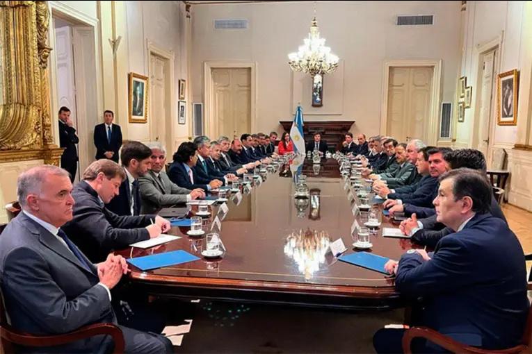 Milei encabezará una mesa de diálogo con gobernadores