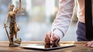 Estos son los documentos que los trabajadores en Colombia deben evitar firmar sin la debida verificación o asesoría legal, experto aconseja hacer esto