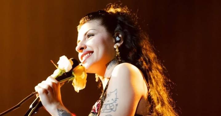 Cazzu Rinde Homenaje a Jenni Rivera e Incursiona en el Regional Mexicano en el Auditorio Nacional