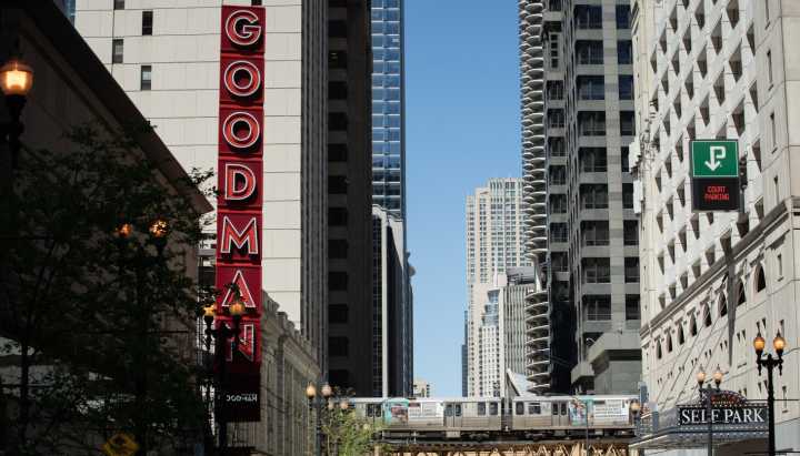 Driven by arts and culture, pedestrian traffic in Downtown Chicago exceeds pre