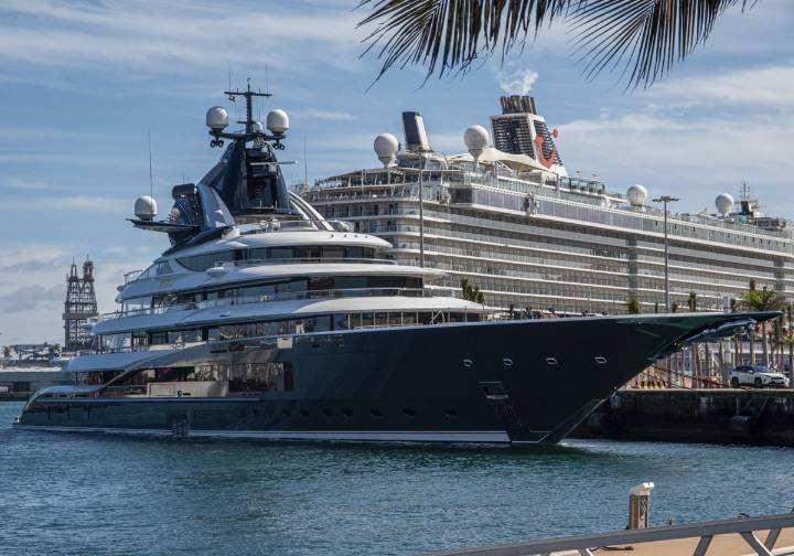 El palacio flotante de más de 300 millones de euros que se encuentra atracado en el Puerto de Las Palmas