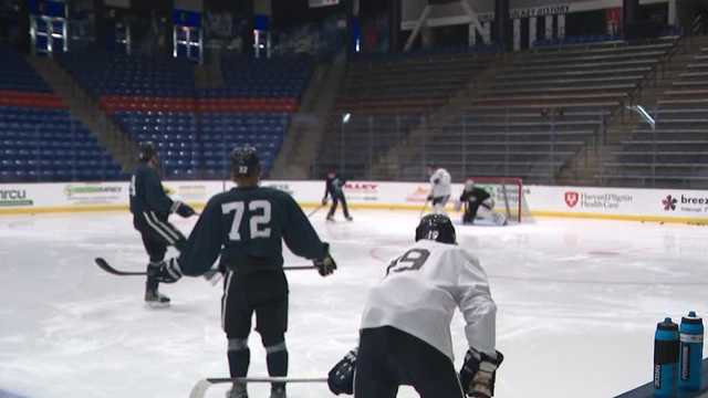 UNH men's hockey opens season at Michigan State