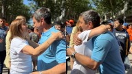 Cristian Andino recorrió la Peatonal y entregó presentes a madres por su día