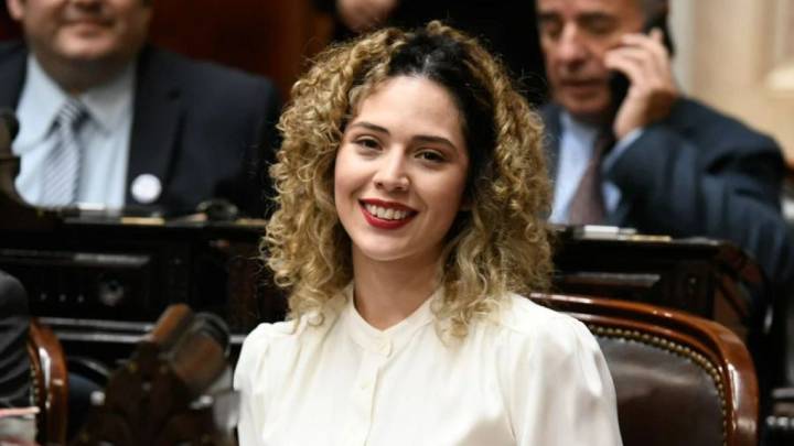 Lourdes Arrieta volvió a cruzar a Milei: "Se sube al escenario a cantar con plata de los contribuyentes"