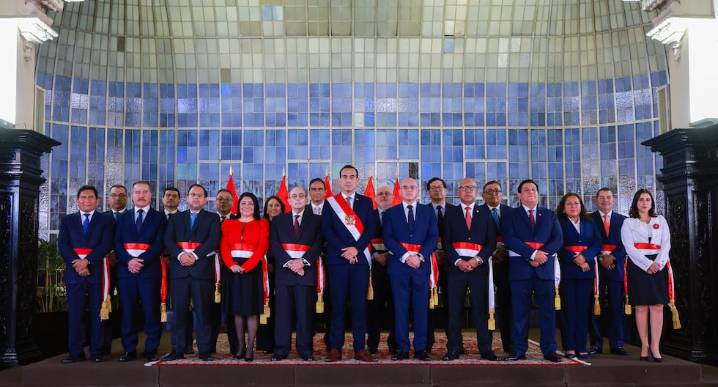José Jerí toma juramento a nuevo gabinete ministerial liderado por Ernesto Álvarez