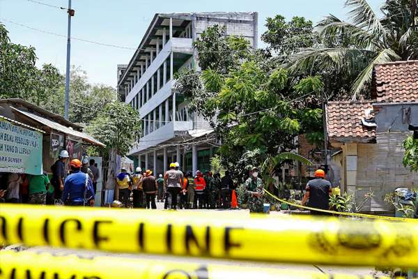 Indonesian Rescuers Rush To Save Students Trapped Under Collapsed School