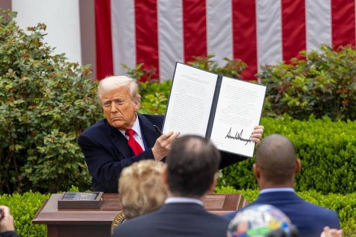 Trump impondrá nuevos aranceles a Colombia tras suspender ayuda financiera y acusar a Petro de ‘líder del narcotráfico’