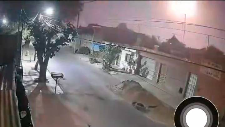 “Un fogonazo de color naranja”: sorpresa por un meteorito que iluminó la noche en Mendoza