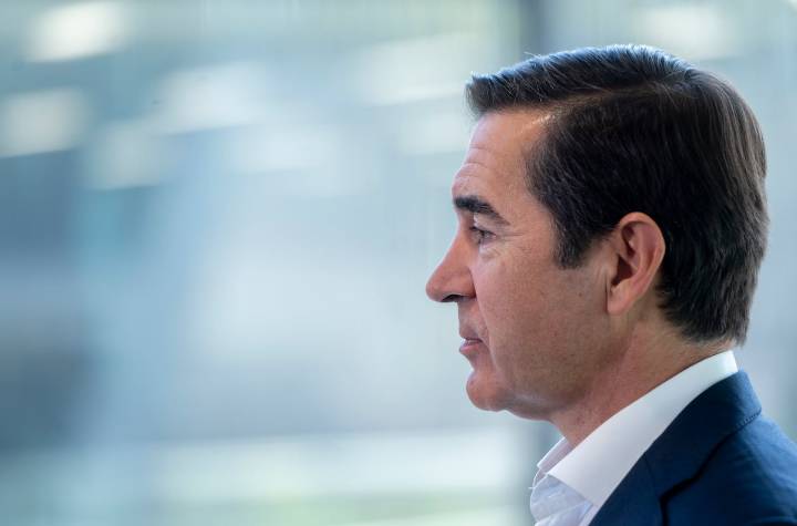 El BBVA acepta la derrota en la opa sobre el Sabadell y retoma un reparto masivo de dinero a sus accionistas