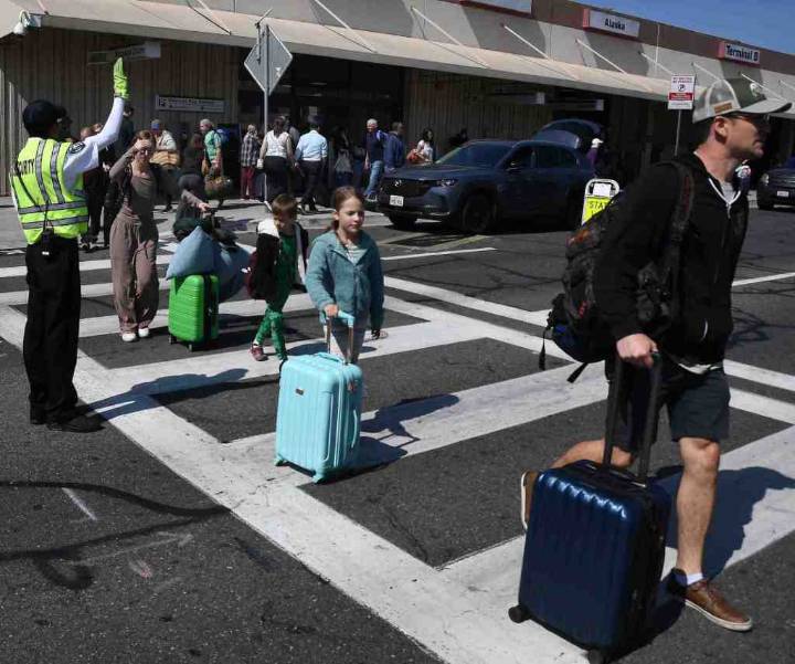 Hollywood Burbank Airport returns to normal amid ongoing nationwide air traffic shortages