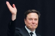 Musk becomes first person to hit net worth of $500 billion