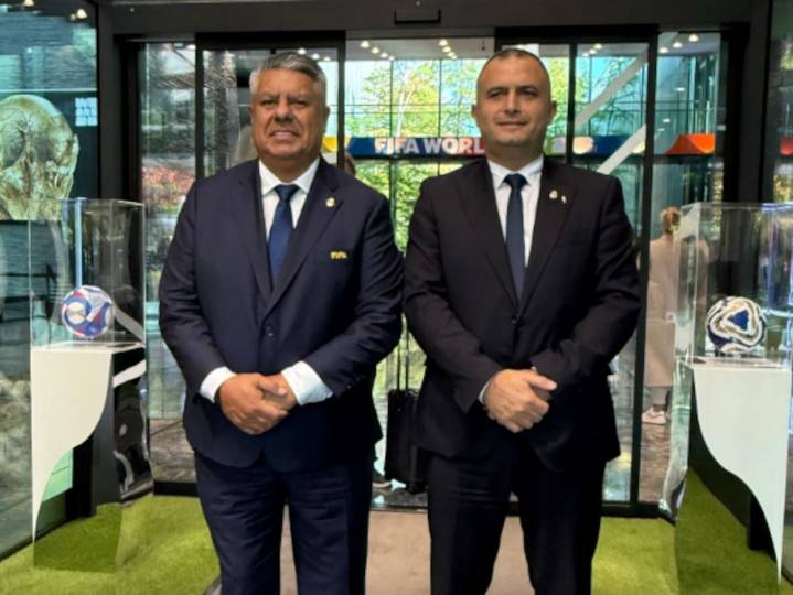 A meses del Mundial. Chiqui Tapia recibió un nuevo cargo en la FIFA: “Una gran noticia que me dio Infantino”